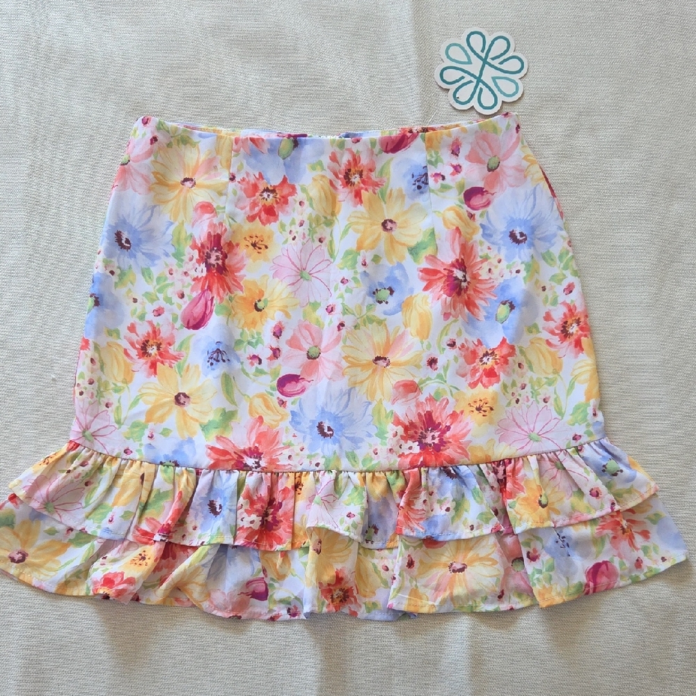 Idem Ditto White Floral Ruffle Spring Break Mini Skirt NWTs size Medium